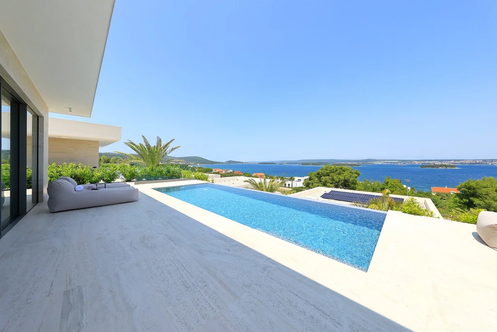Seaside Infinity Pool Villa in Tkon