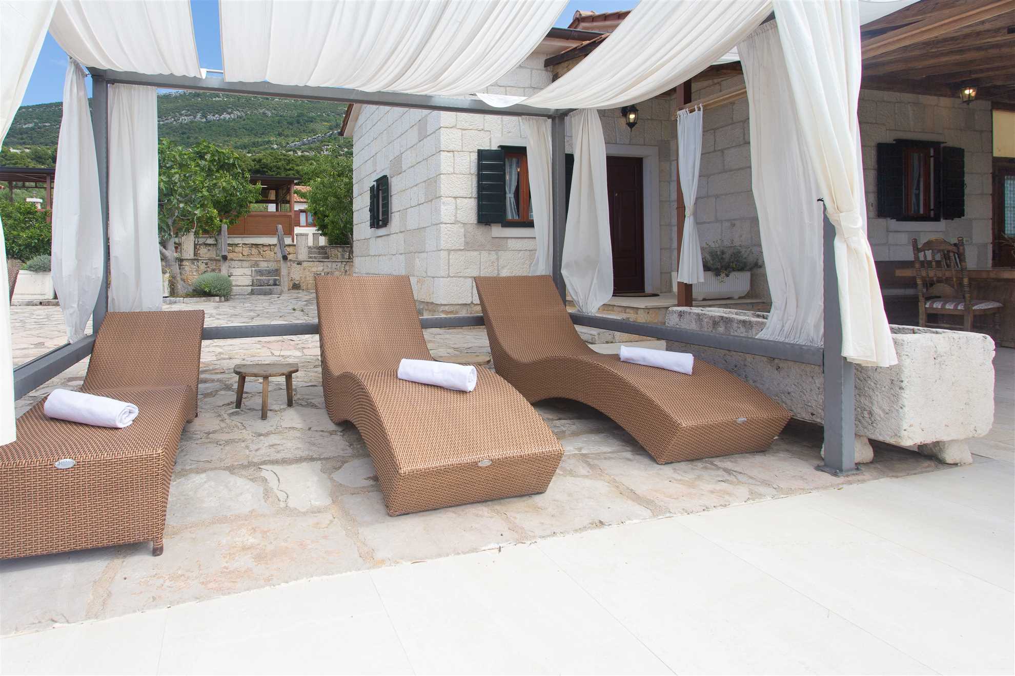 Holiday Home Famora with Pool
