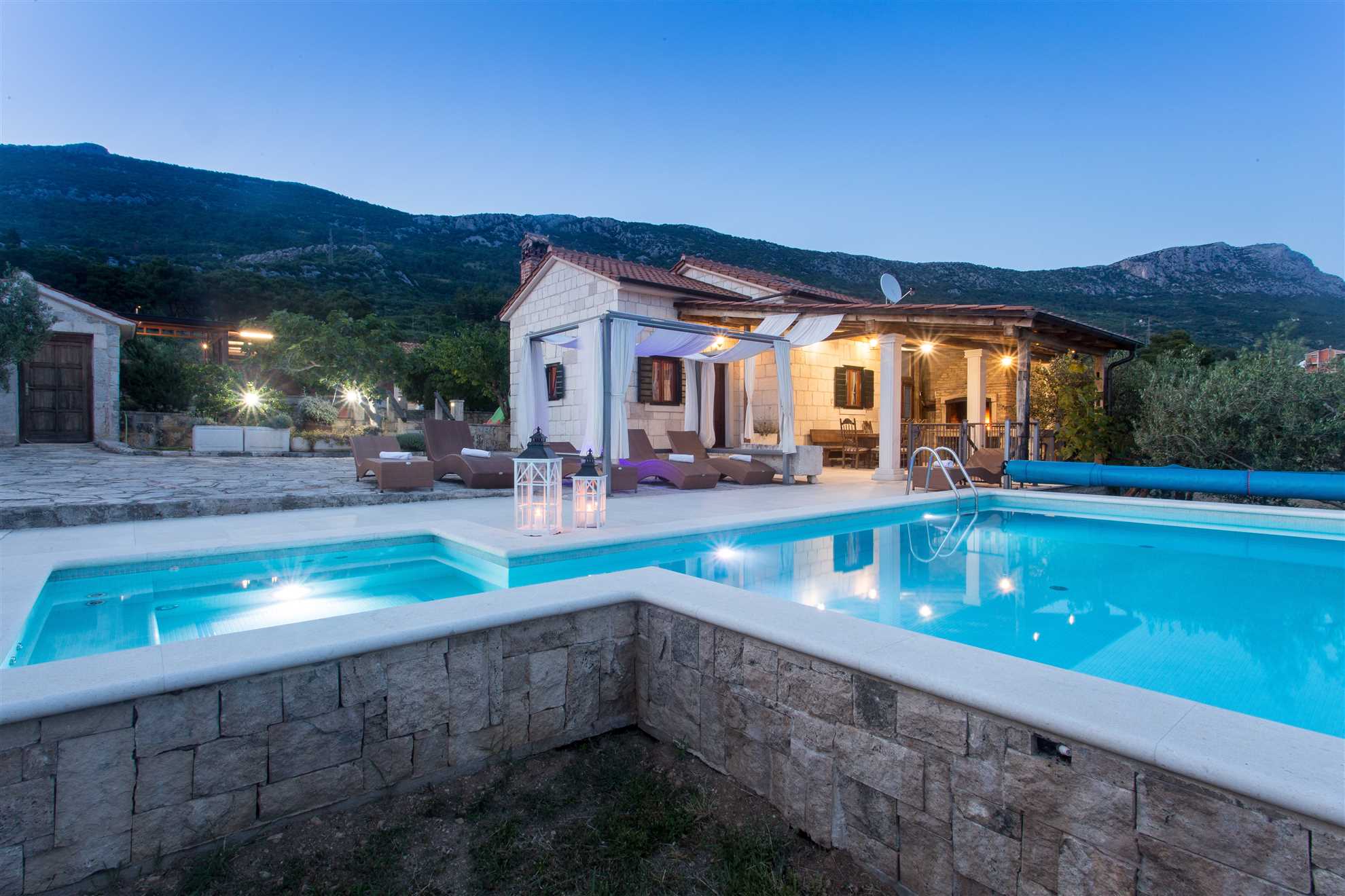Holiday Home Famora with Pool