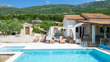 Spacious Family Villa in Kaštel Lukšić