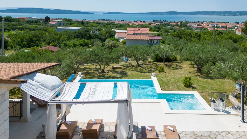 Spacious Family Villa in Kaštel Lukšić