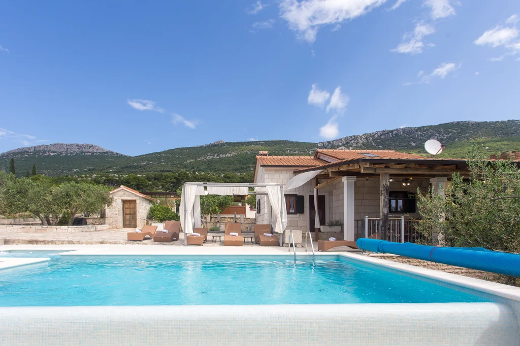 Spacious Family Villa in Kaštel Lukšić