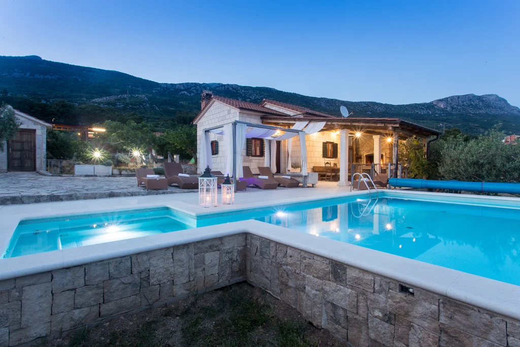 Spacious Family Villa in Kaštel Lukšić