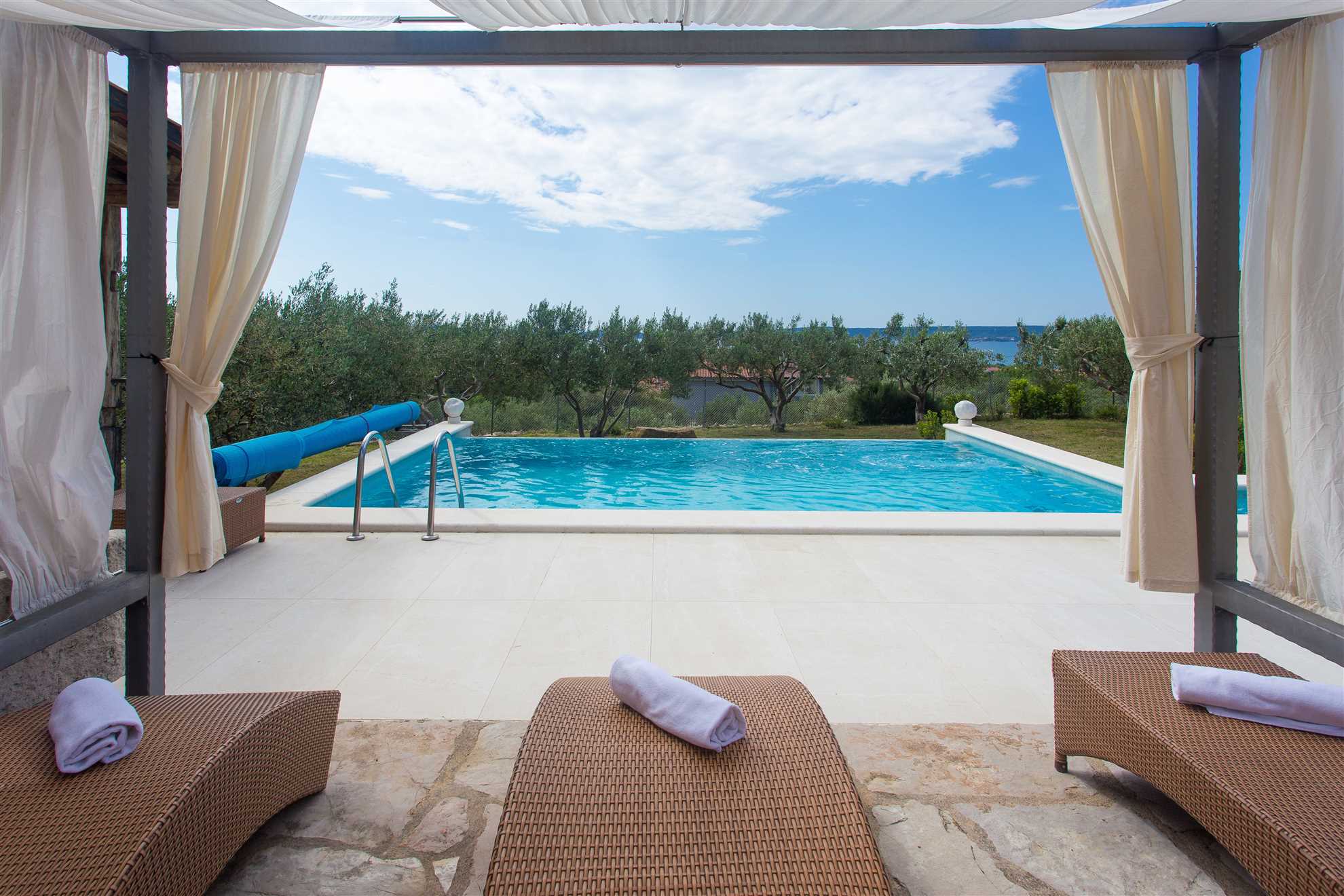 Holiday Home Famora with Pool