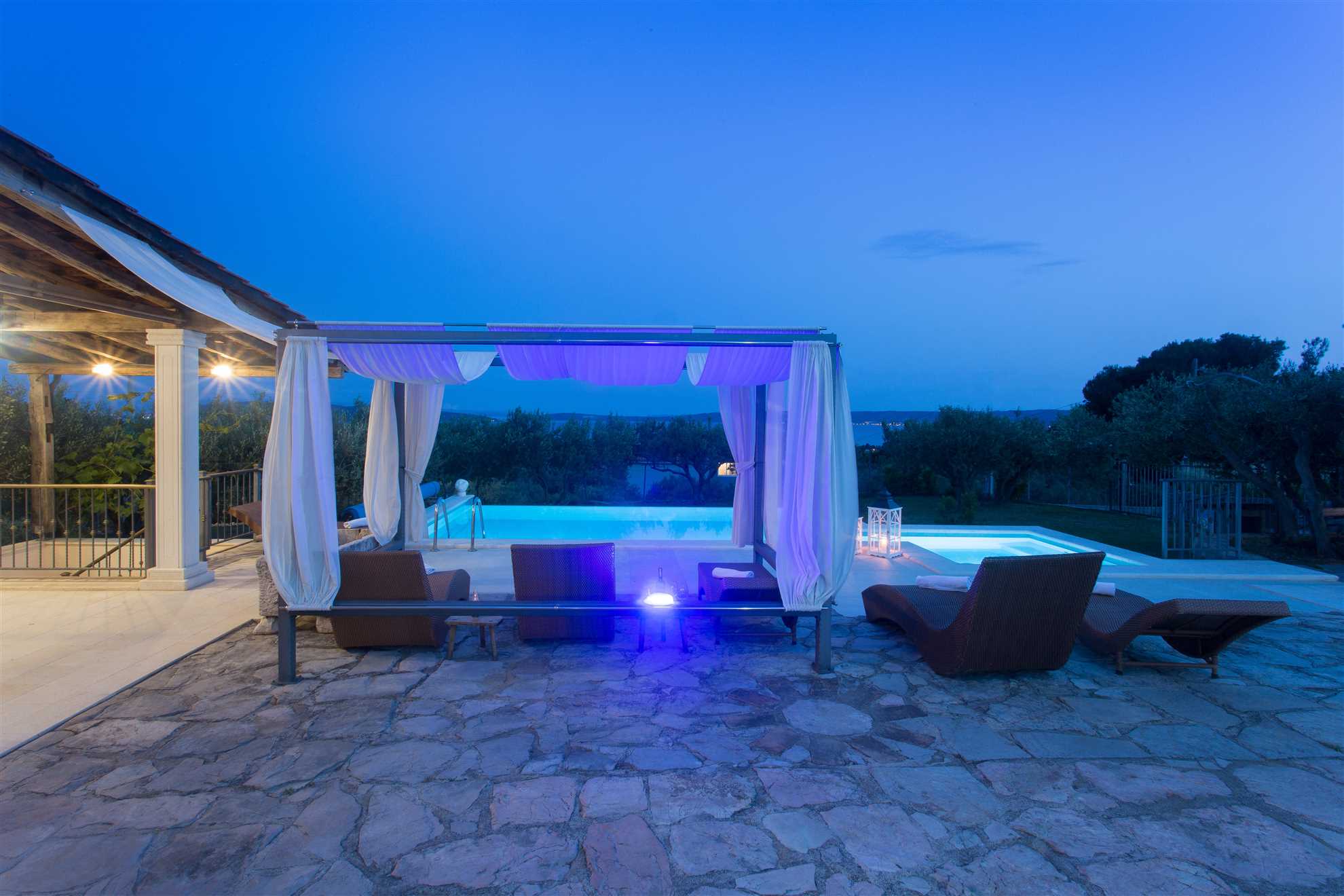 Holiday Home Famora with Pool