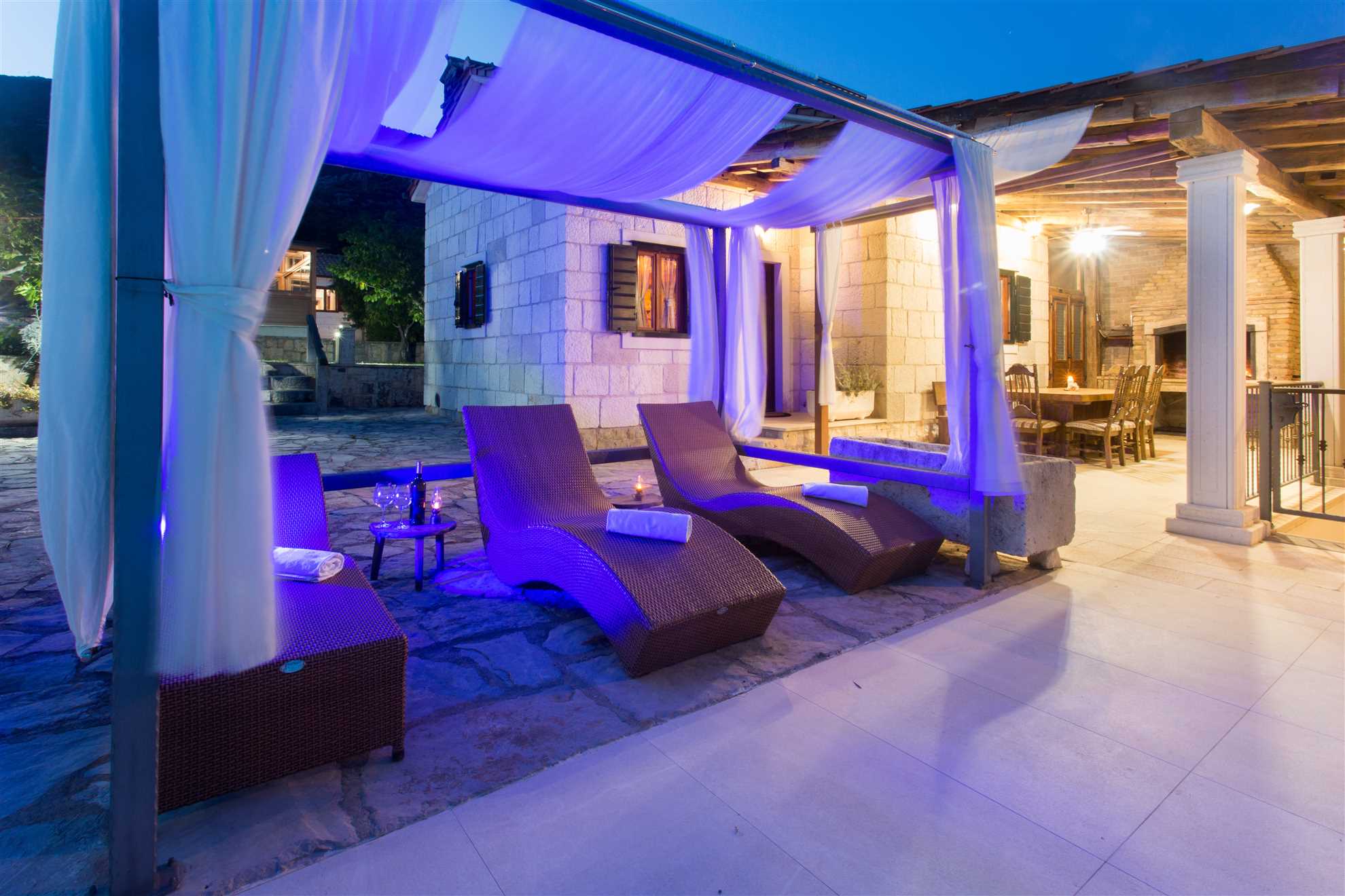 Holiday Home Famora with Pool