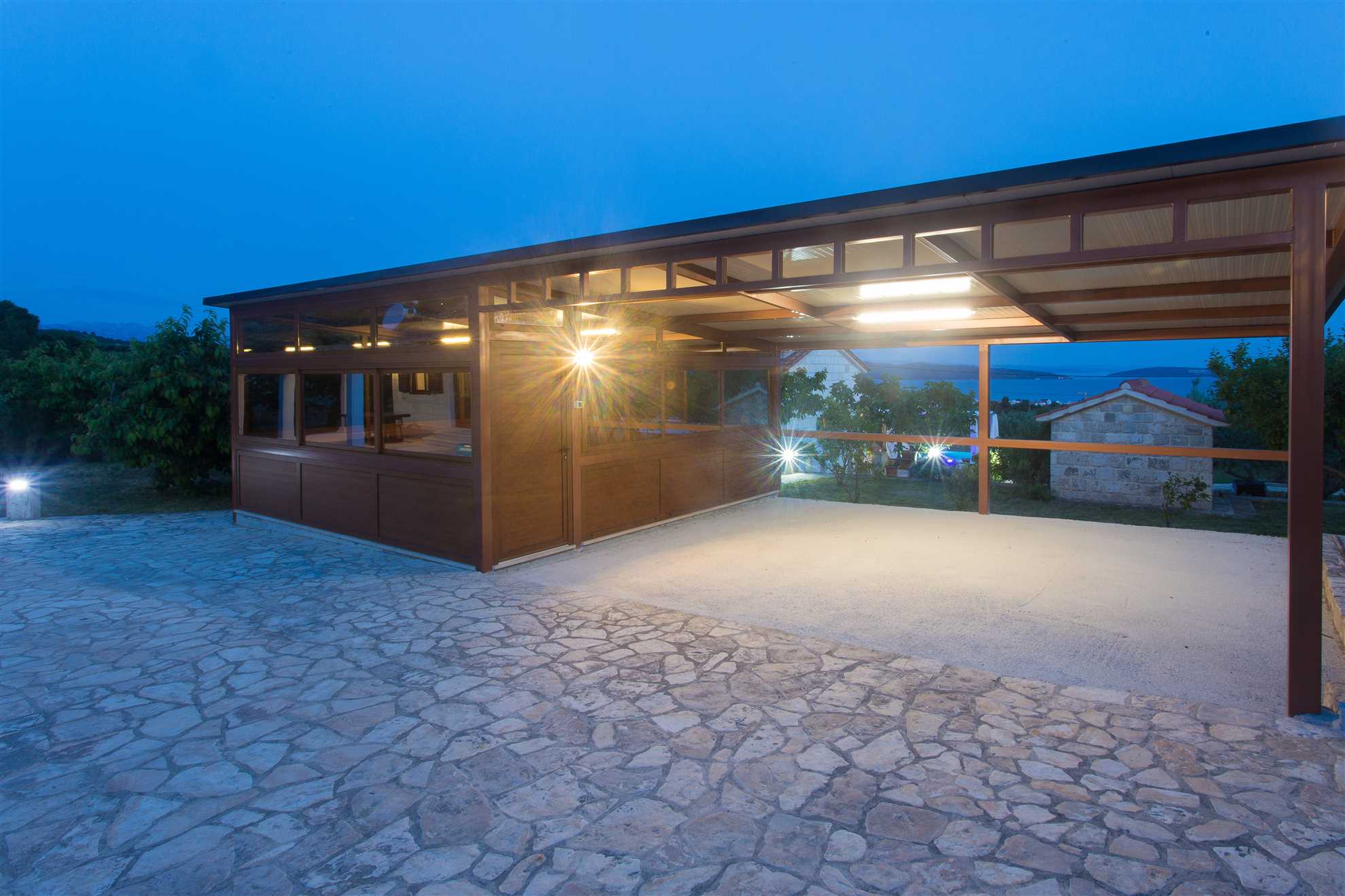Holiday Home Famora with Pool