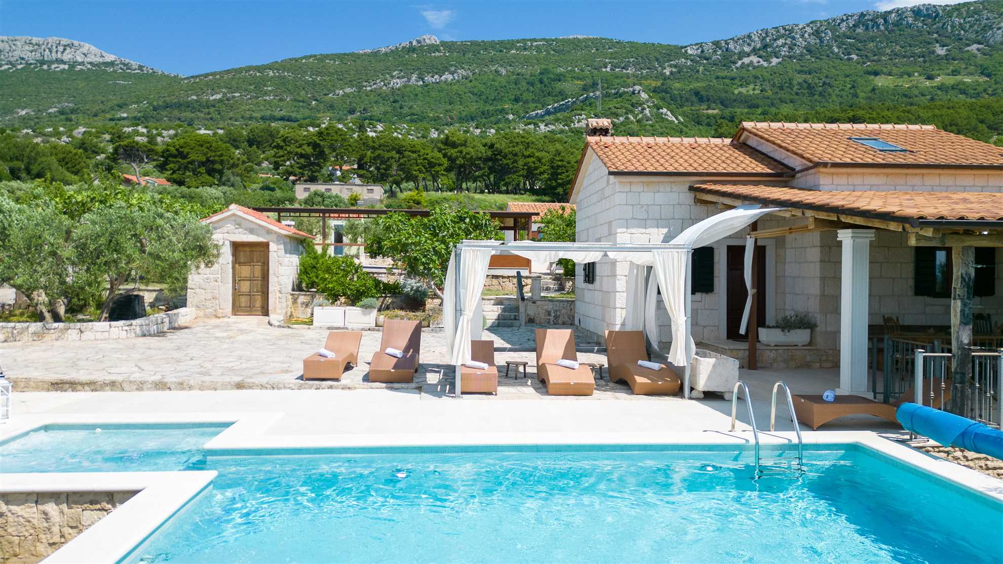 Holiday Home Famora with Pool