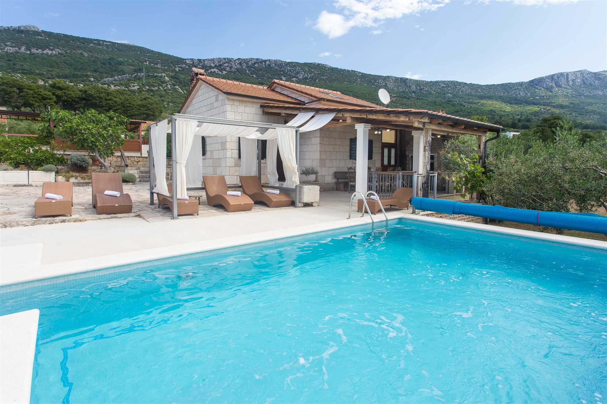 Holiday Home Famora with Pool