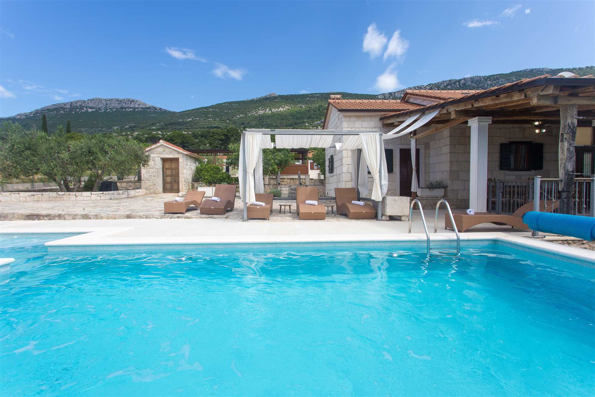 Holiday Home Famora with Pool