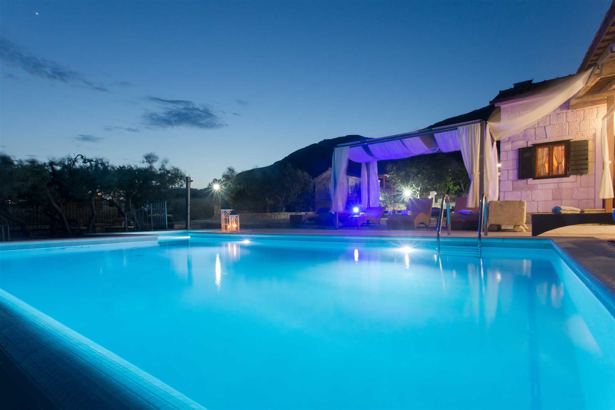Holiday Home Famora with Pool