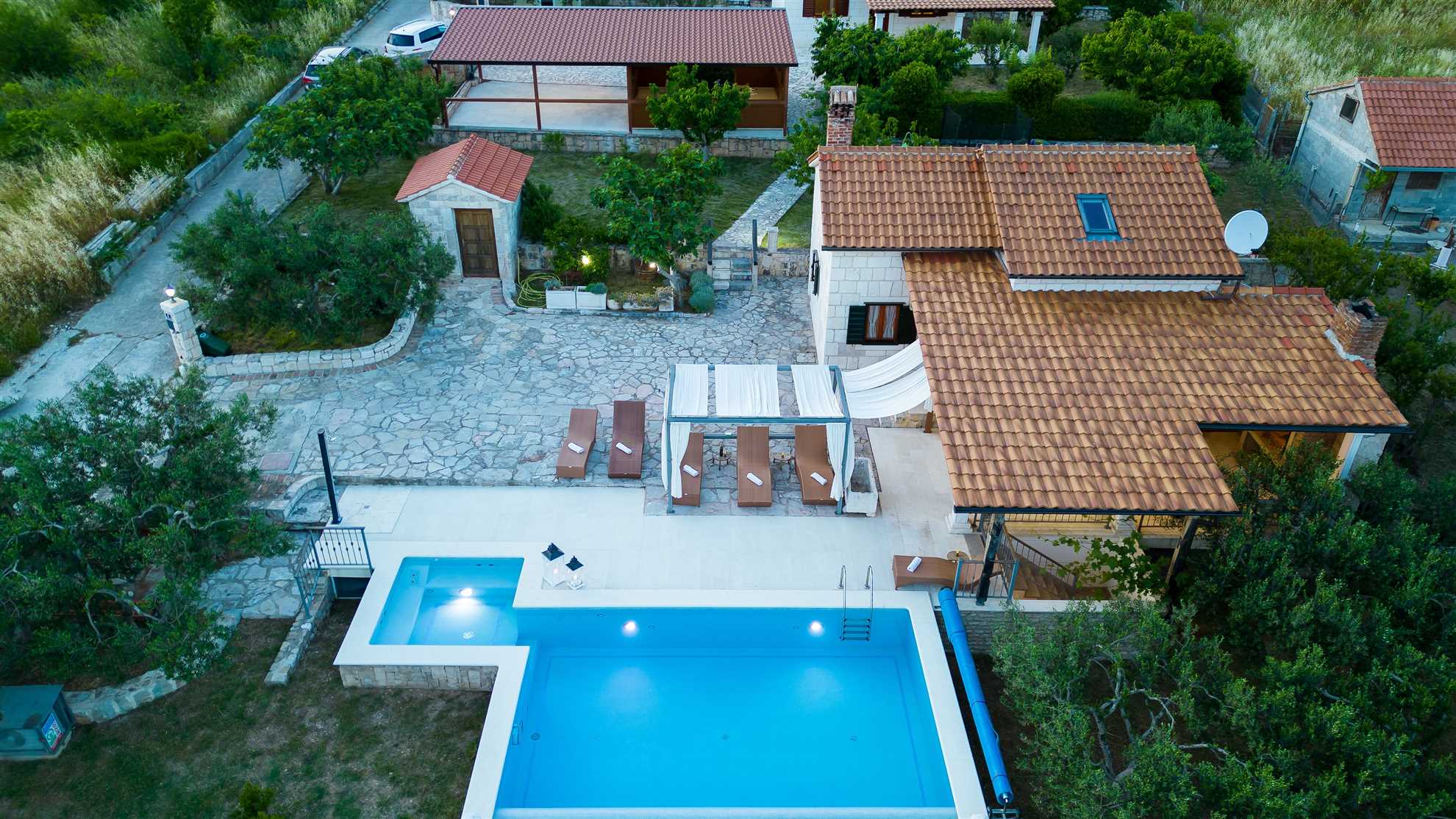 Holiday Home Famora with Pool