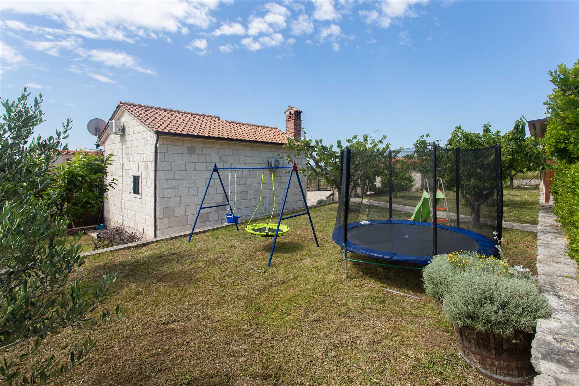Holiday Home Famora with Pool