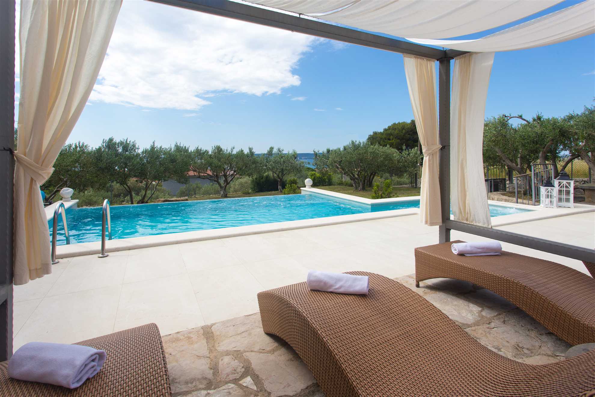 Holiday Home Famora with Pool