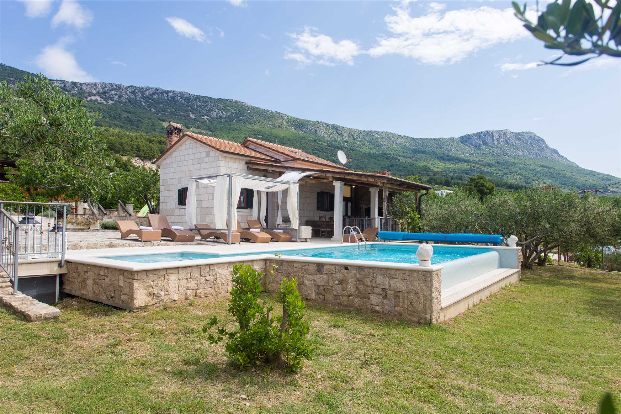 Holiday Home Famora with Pool