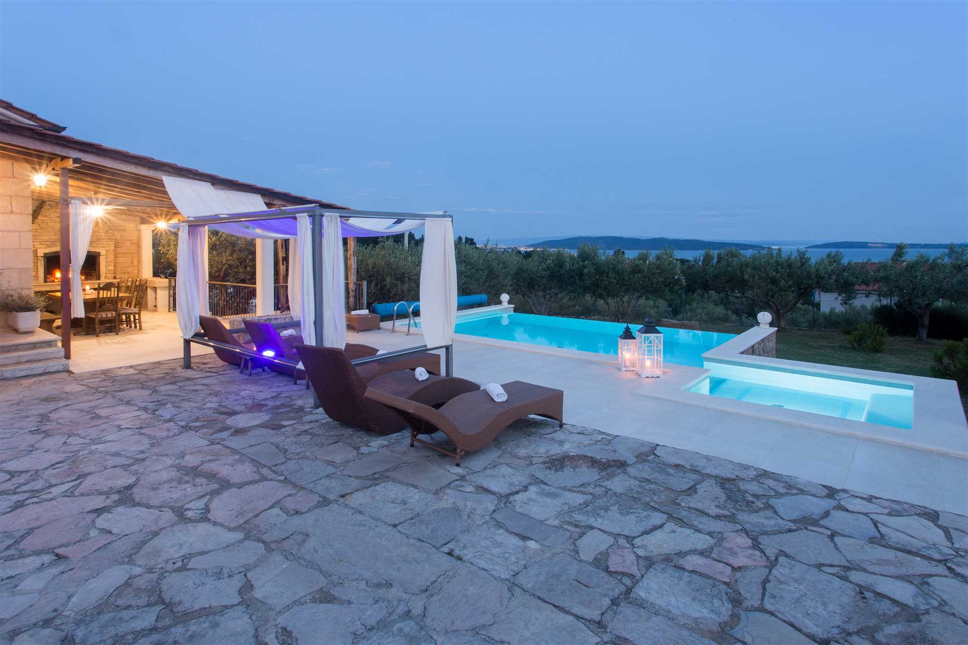 Holiday Home Famora with Pool
