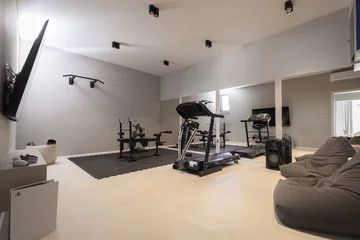 Modern 4-Bedroom Villa with Pool in Žrnovnica