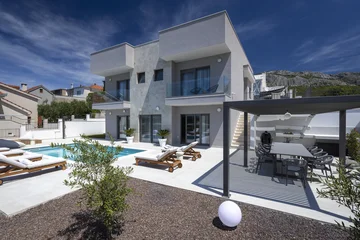Modern 4-Bedroom Villa with Pool in Žrnovnica