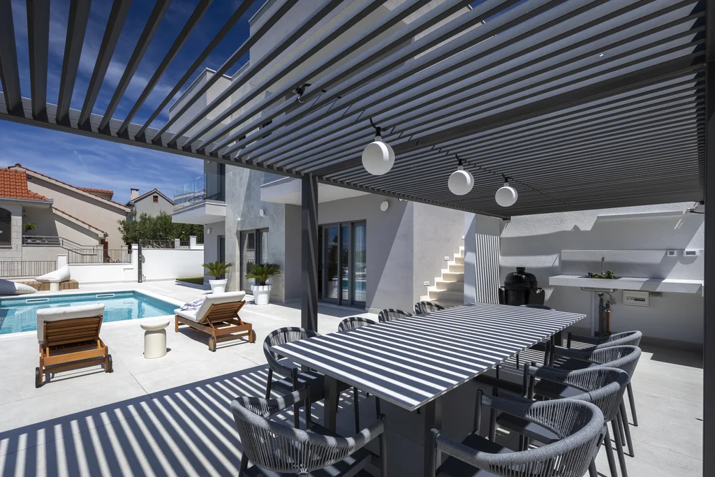 Modern 4-Bedroom Villa with Pool in Žrnovnica