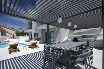 Modern 4-Bedroom Villa with Pool in Žrnovnica