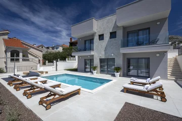 Modern 4-Bedroom Villa with Pool in Žrnovnica