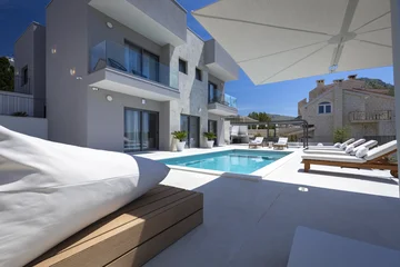 Modern 4-Bedroom Villa with Pool in Žrnovnica