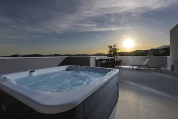 Modern 4-Bedroom Villa with Pool in Žrnovnica