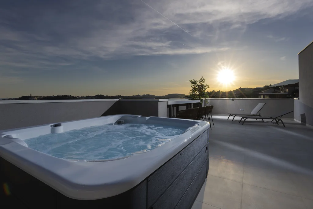Modern 4-Bedroom Villa with Pool in Žrnovnica