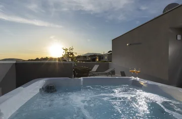 Modern 4-Bedroom Villa with Pool in Žrnovnica