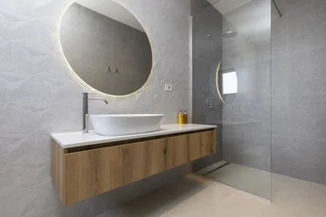 Modern 4-Bedroom Villa with Pool in Žrnovnica