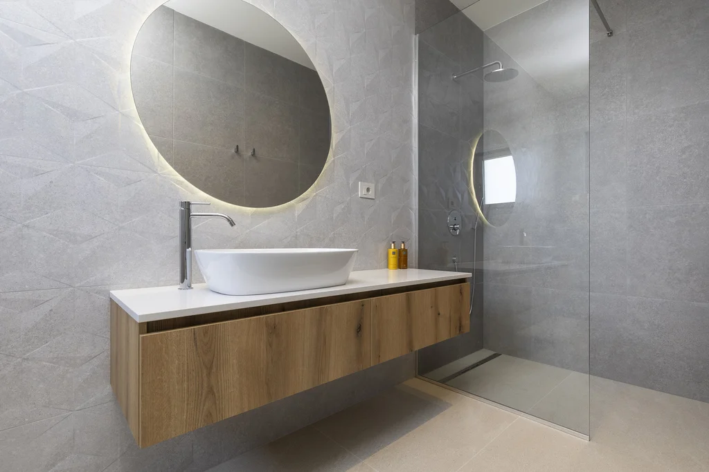Modern 4-Bedroom Villa with Pool in Žrnovnica