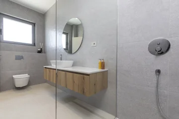 Modern 4-Bedroom Villa with Pool in Žrnovnica