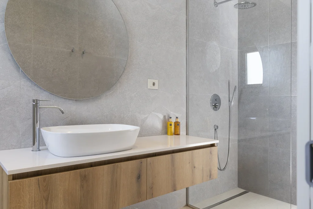 Modern 4-Bedroom Villa with Pool in Žrnovnica