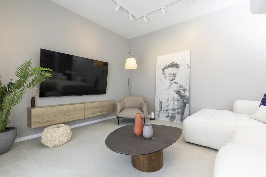 Modern 4-Bedroom Villa with Pool in Žrnovnica