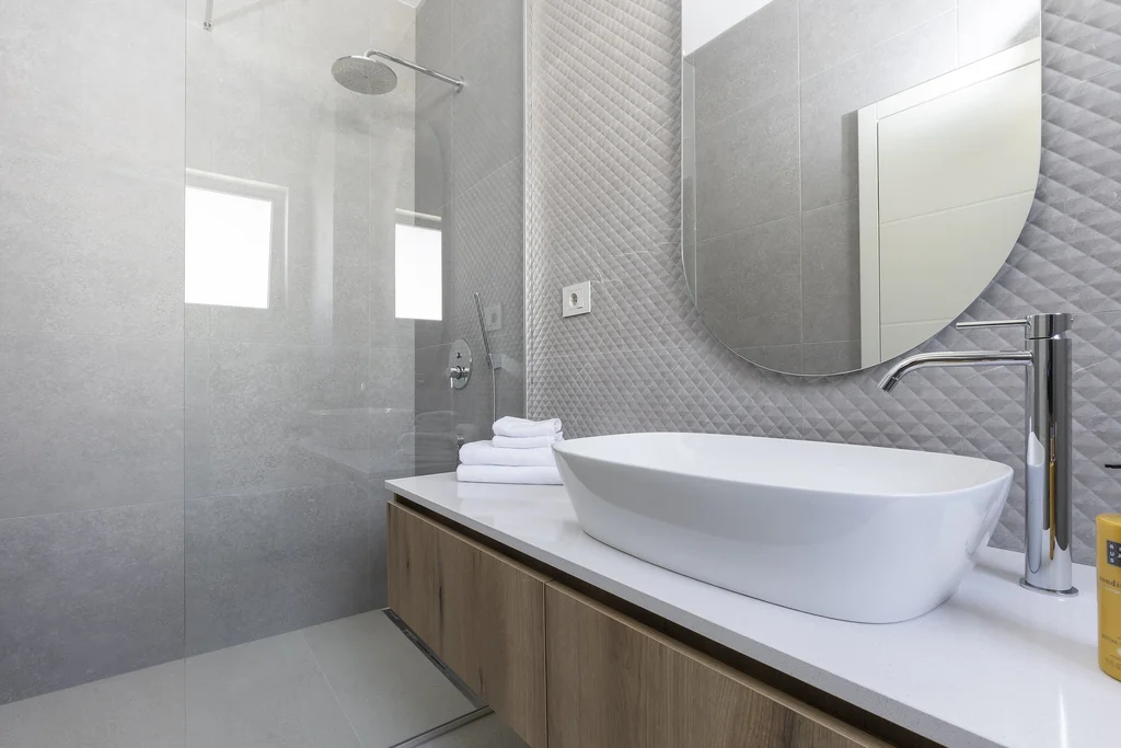 Modern 4-Bedroom Villa with Pool in Žrnovnica