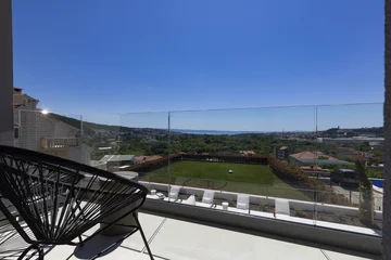 Modern 4-Bedroom Villa with Pool in Žrnovnica