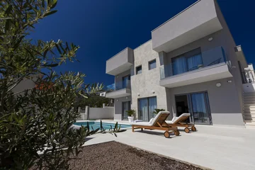 Modern 4-Bedroom Villa with Pool in Žrnovnica