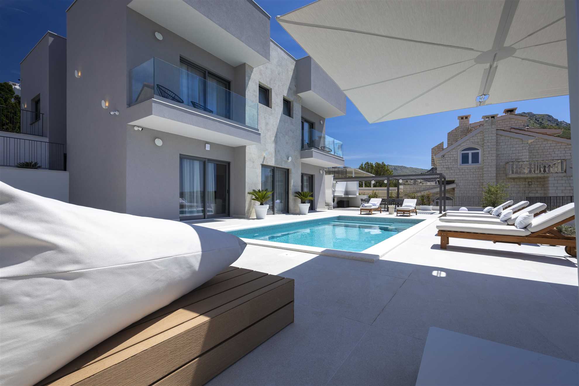 Luxury Villa Demi with Pool