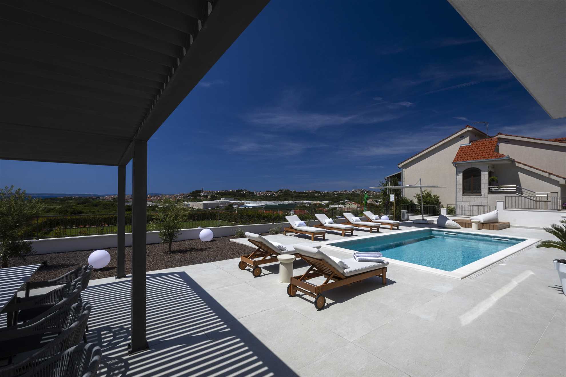 Luxury Villa Demi with Pool