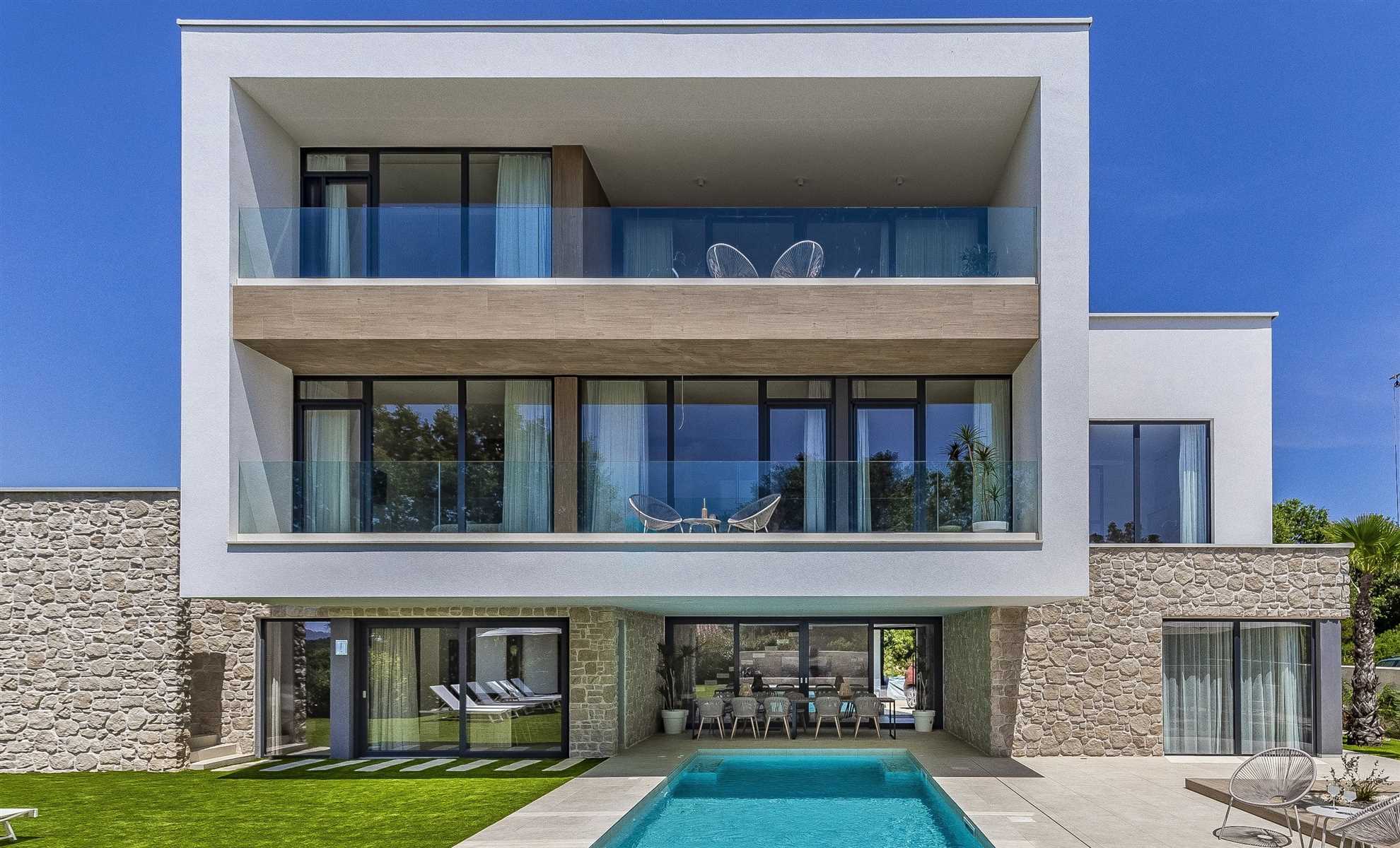 Luxury Villa Estrellis with Pool