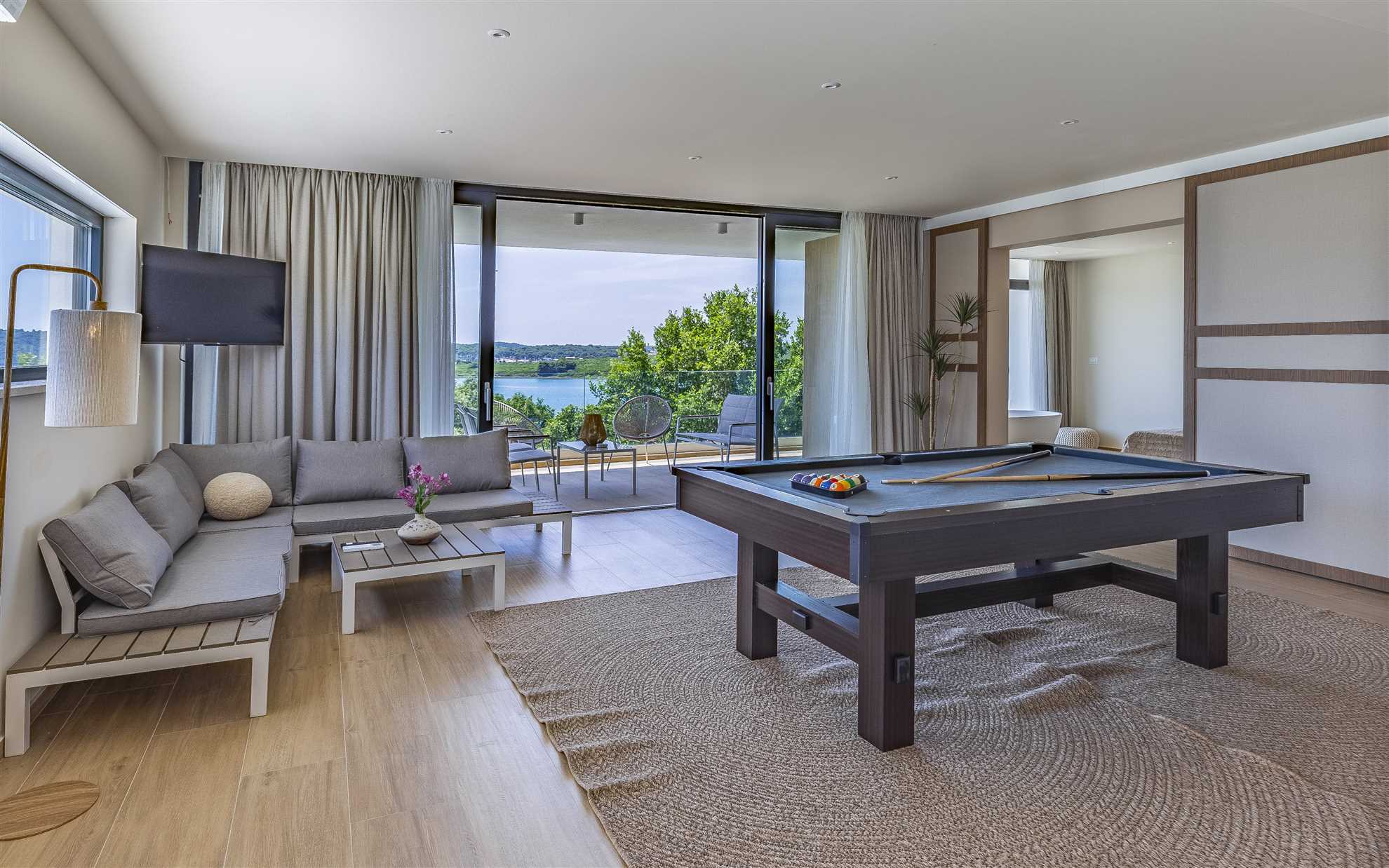 Luxury Villa Estrellis with Pool