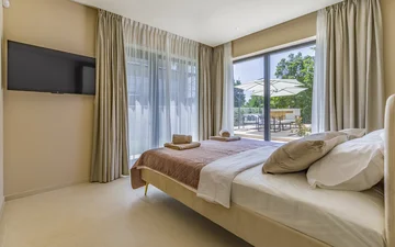 Spacious Six-Bedroom Villa Retreat Medulin