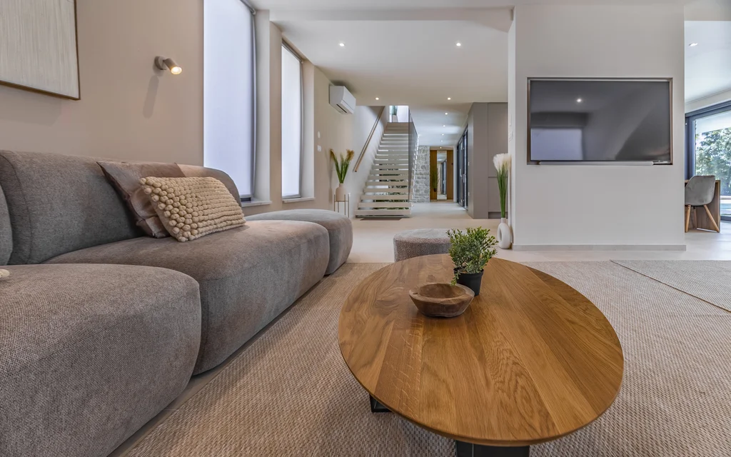 Spacious Six-Bedroom Villa Retreat Medulin
