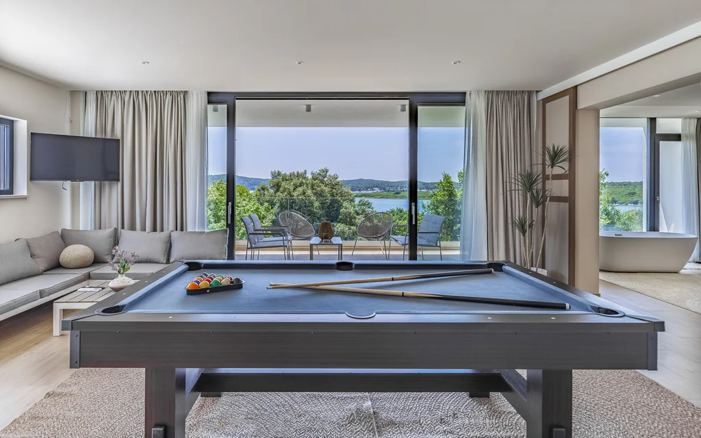 Spacious Six-Bedroom Villa Retreat Medulin
