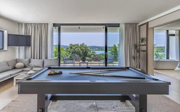 Spacious Six-Bedroom Villa Retreat Medulin