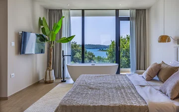 Spacious Six-Bedroom Villa Retreat Medulin