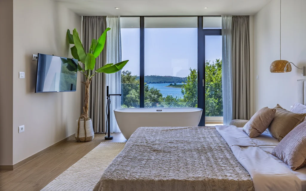 Spacious Six-Bedroom Villa Retreat Medulin