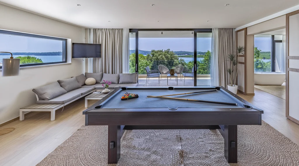 Spacious Six-Bedroom Villa Retreat Medulin