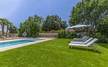 Spacious Six-Bedroom Villa Retreat Medulin