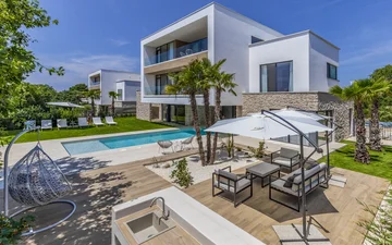 Spacious Six-Bedroom Villa Retreat Medulin